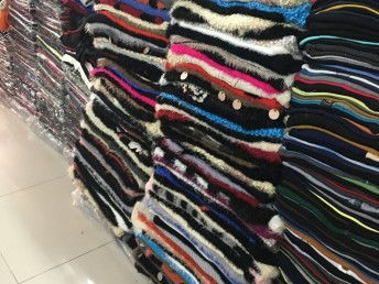 超便宜服装尾货杂款T恤 北京折扣店模式与工厂尾货商机解析